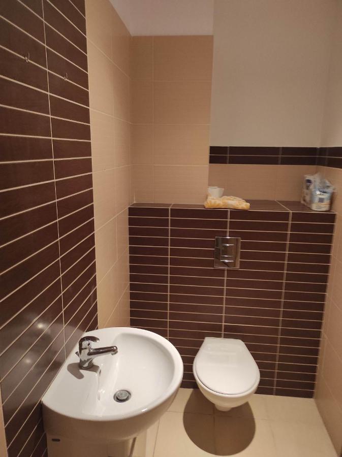 Nice Room With 2 Shared Bathrooms ,Wc , 2Km To Old Town -100M From Metro Szwedzka Varsóvia Exterior foto