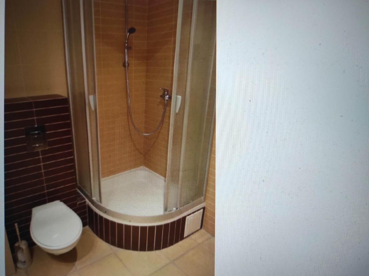 Nice Room With 2 Shared Bathrooms ,Wc , 2Km To Old Town -100M From Metro Szwedzka Varsóvia Exterior foto