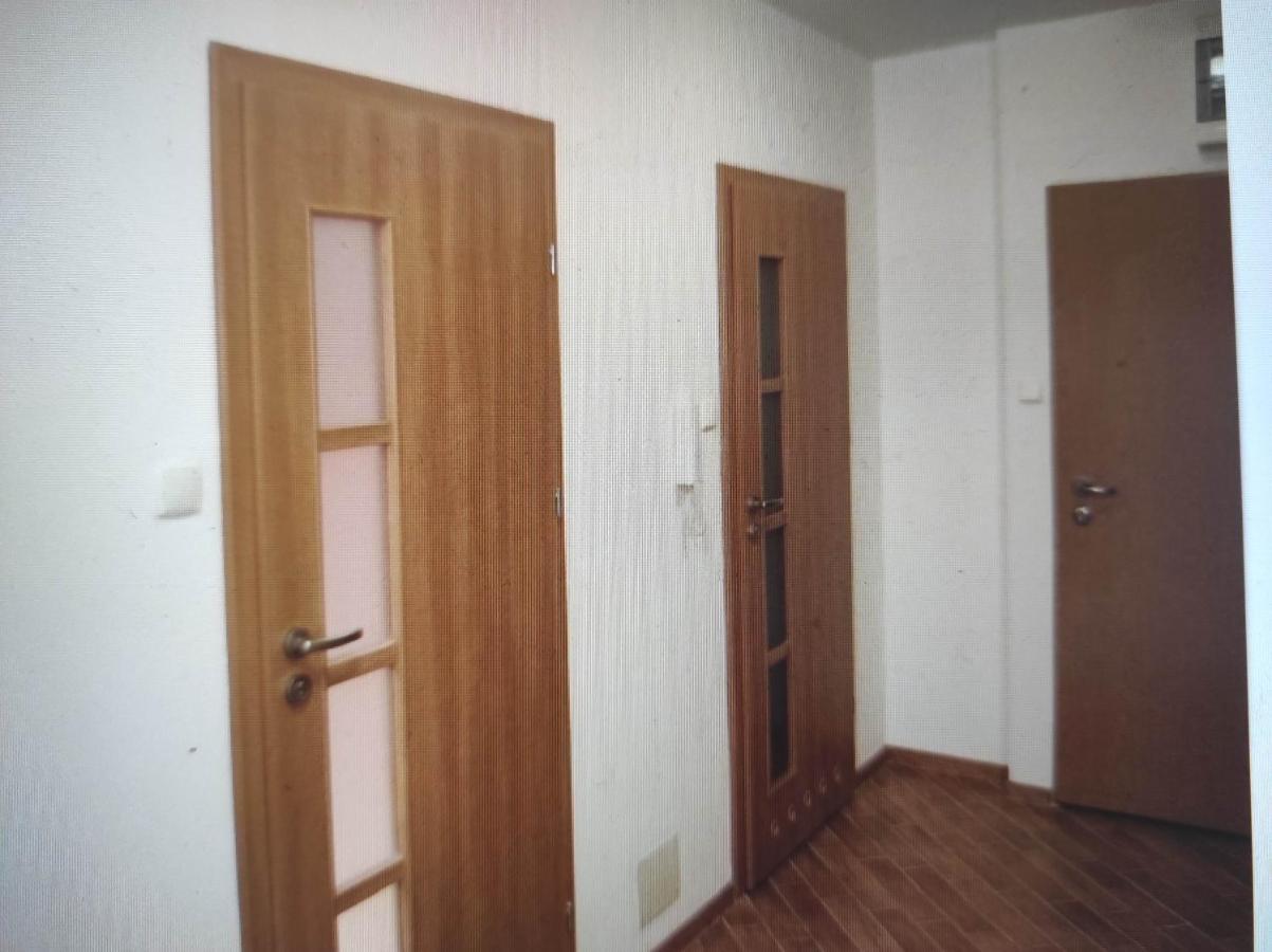 Nice Room With 2 Shared Bathrooms ,Wc , 2Km To Old Town -100M From Metro Szwedzka Varsóvia Exterior foto